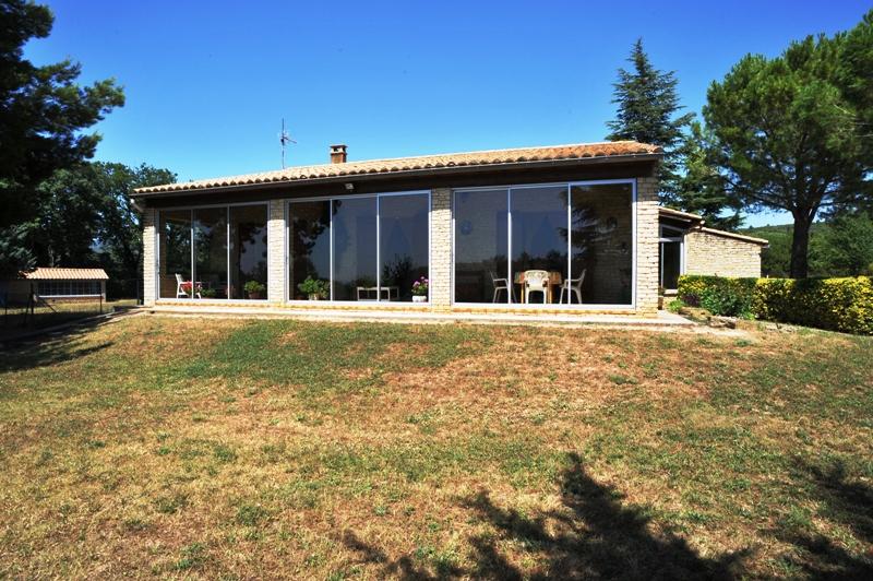 Vente Villa de plain pied sur terrain clos de 5010 m² avec vue sur le Lubéron et les Monts de Vaucluse